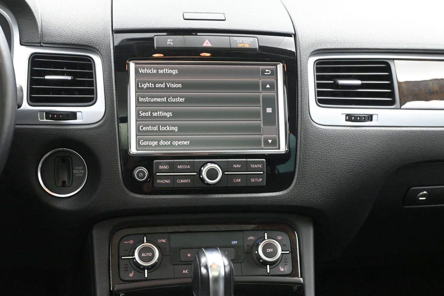 Used 2014 Volkswagen Touareg Executive AWD/4WD image 14