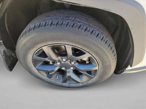 Used 2022 Toyota RAV4 LE AWD/4WD image 10