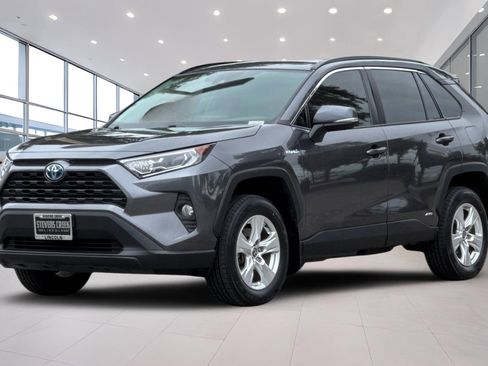 Used 2021 Toyota RAV4 XLE w/ Convenience Package AWD/4WD image 8
