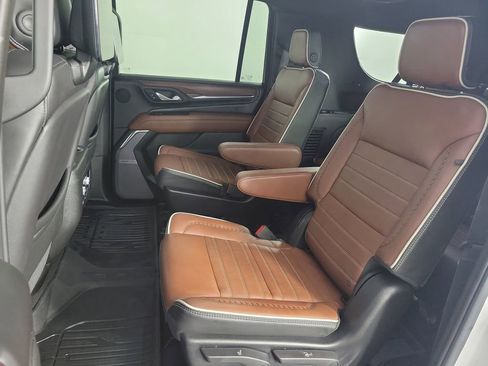 Used 2024 GMC Yukon XL Denali Ultimate image 12