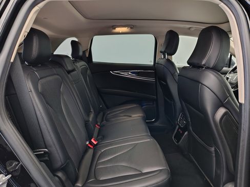 Used 2022 Lincoln Nautilus Reserve AWD/4WD image 17