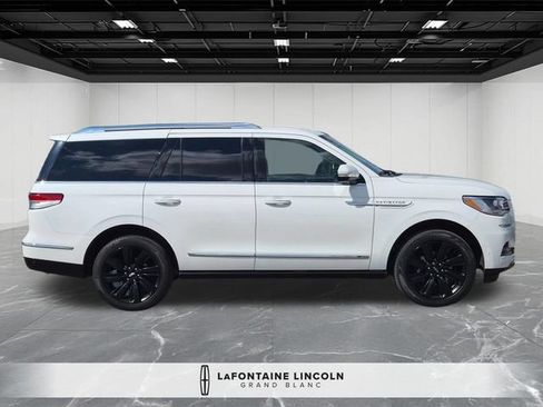 Certified 2024 Lincoln Navigator Reserve AWD/4WD image 6