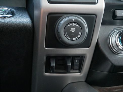 Used 2016 Ford F150 Platinum w/ Equipment Group 701A Luxury image 23