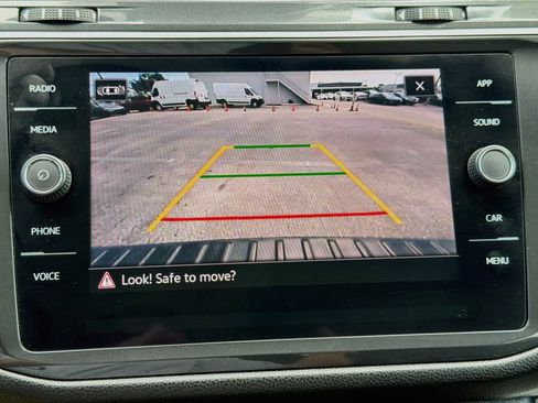 Used 2023 Volkswagen Tiguan SE w/ Panoramic Sunroof Package FWD image 34