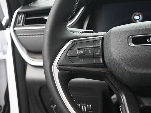 New 2025 Jeep Grand Cherokee Limited w/ Luxury Tech Group II AWD/4WD image 30