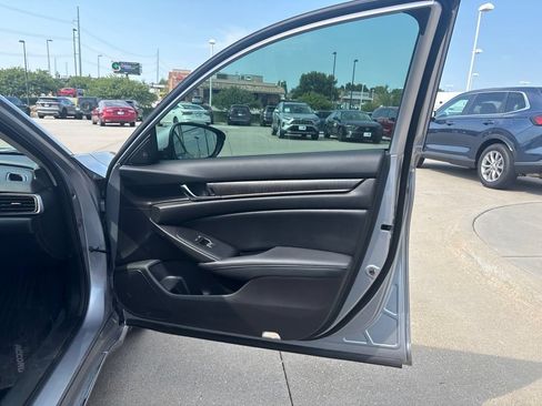 Used 2022 Honda Accord Touring image 27