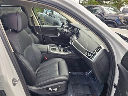 Used 2022 BMW X7 xDrive40i w/ Premium Package AWD/4WD image 11