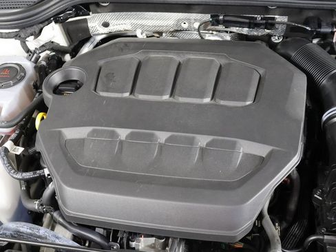 Used 2024 Volkswagen Golf R 4-Door AWD/4WD image 19