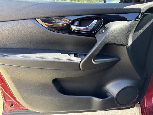 Used 2020 Nissan Rogue Sport SV w/ All-Weather Package FWD image 24