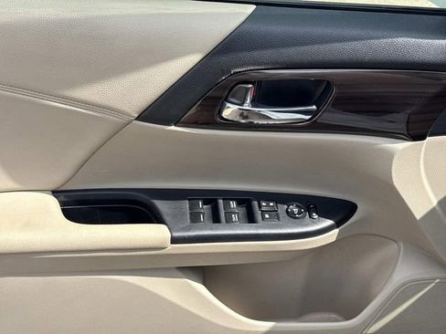 Used 2017 Honda Accord EX image 10