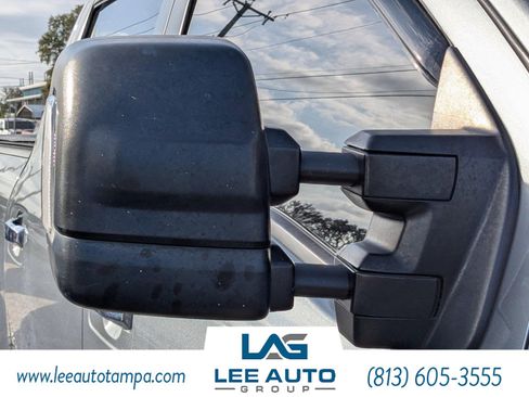 Used 2017 Nissan Titan SV image 8