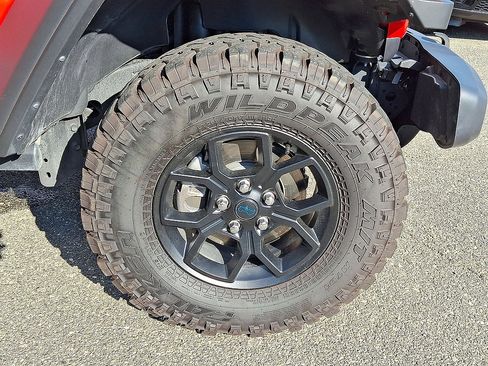 Certified 2025 Jeep Wrangler Unlimited Sport S 4xe AWD/4WD image 33