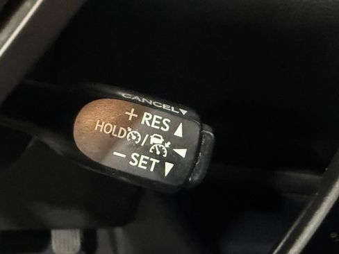 Used 2018 Toyota C-HR XLE FWD image 26