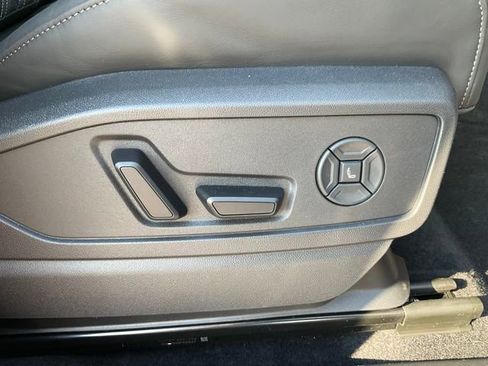 Used 2025 Audi SQ5 Prestige AWD/4WD image 24