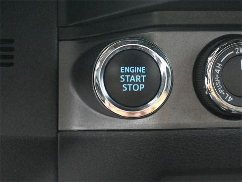 Used 2019 Toyota Tacoma TRD Off-Road image 18