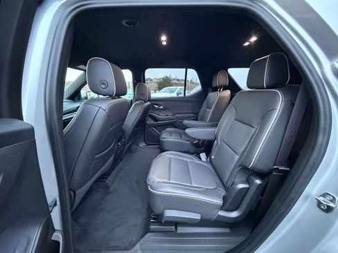 Used 2022 Chevrolet Traverse Premier image 3