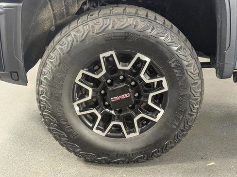 Used 2025 GMC Sierra 2500 AT4X image 9