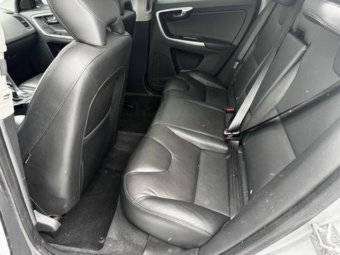 Used 2016 Volvo XC60 T6 w/ Proximity Package image 8