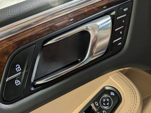 Certified 2025 Porsche Macan image 21