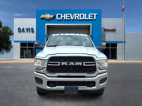 Used 2024 RAM 2500 Tradesman w/ Chrome Appearance Group AWD/4WD image 8