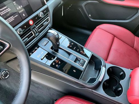 Certified 2026 Porsche Macan Turbo AWD/4WD image 17