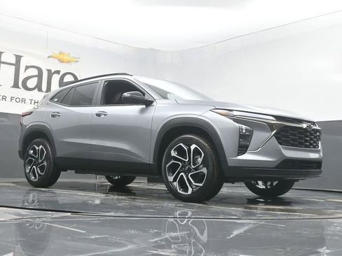 New 2026 Chevrolet Trax RS image 2