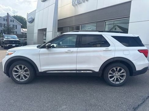 Used 2020 Ford Explorer XLT w/ Equipment Group 202A AWD/4WD image 9