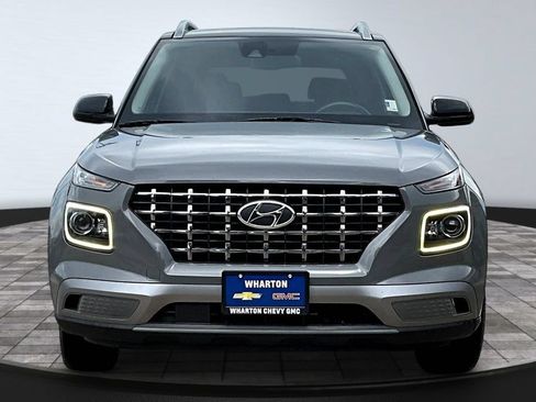Used 2022 Hyundai Venue Limited FWD image 3