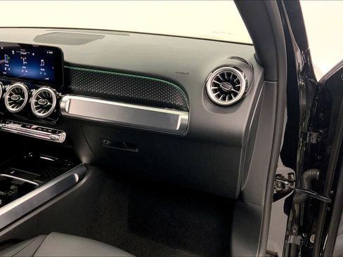 New 2026 Mercedes-Benz GLB 250 image 28