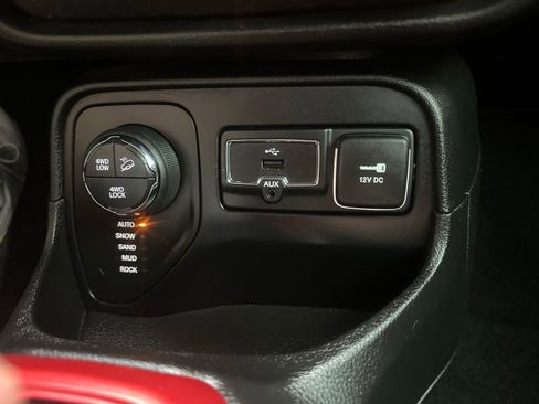 Used 2016 Jeep Renegade Trailhawk w/ Premium Trailhawk Package AWD/4WD image 35