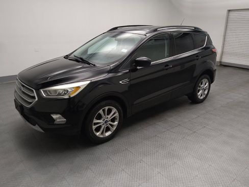 Used 2017 Ford Escape SE w/ Equipment Group 201A FWD image 2