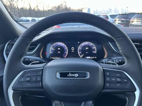 New 2025 Jeep Grand Cherokee L Limited w/ Black Appearance Package image 8