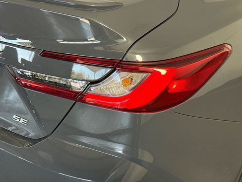 Used 2025 Toyota Camry SE image 34