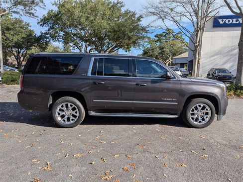 Used 2017 GMC Yukon XL SLT w/ Open Road Package image 3