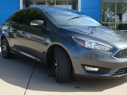 Used 2018 Ford Focus SEL FWD image 3