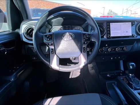 Used 2020 Toyota Tacoma TRD Off-Road image 6