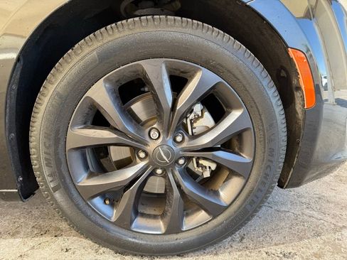 Used 2020 Chrysler Pacifica Touring w/ S Appearance Package image 11