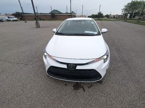Used 2025 Toyota Corolla LE FWD image 16