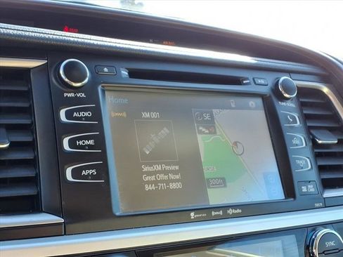 Used 2018 Toyota Highlander XLE image 11