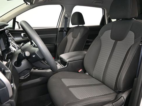 Used 2023 Kia Sorento LX image 10