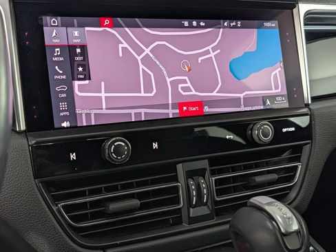 Certified 2023 Porsche Macan S AWD/4WD image 30