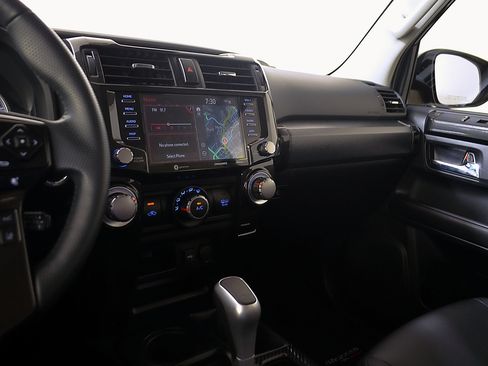 Used 2022 Toyota 4Runner TRD Off-Road Premium AWD/4WD image 30