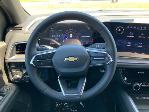 New 2026 Chevrolet Suburban LT w/ Comfort Package AWD/4WD image 18