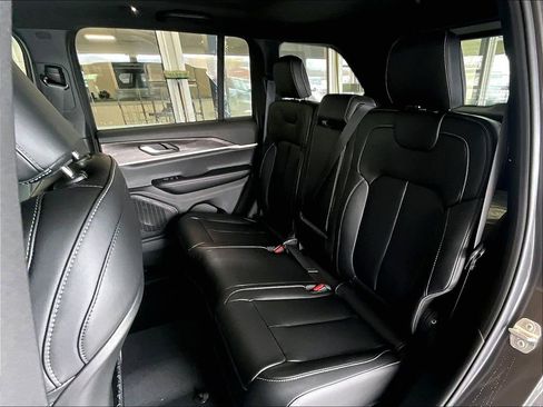 New 2025 Jeep Grand Cherokee Limited w/ Trailer Tow Package image 15