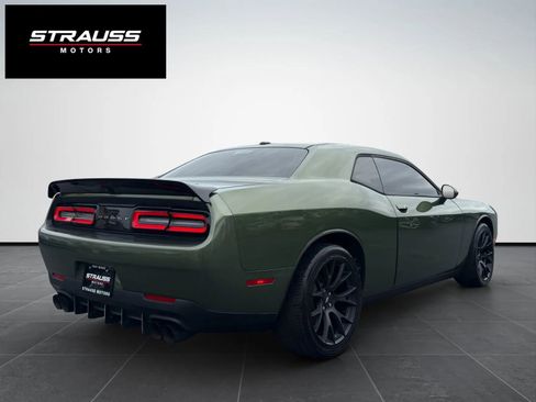 Used 2018 Dodge Challenger SXT RWD image 10