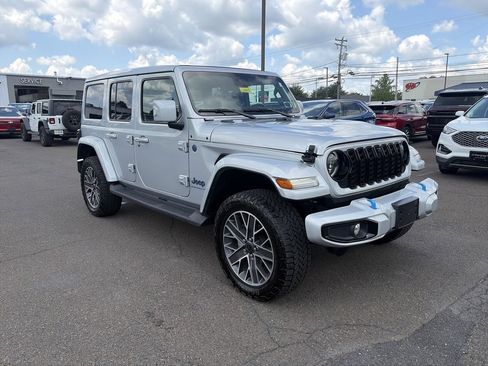 Used 2024 Jeep Wrangler High Altitude AWD/4WD image 11