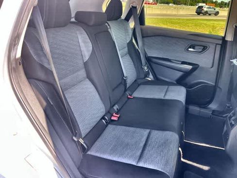 Used 2023 Nissan Rogue SV FWD image 14