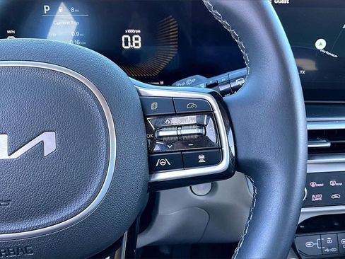 Certified 2025 Kia Sorento EX w/ Panoramic Sunroof Package image 21