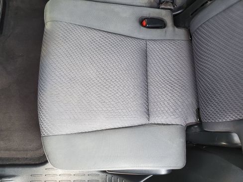 Used 2019 Toyota Highlander LE FWD image 25