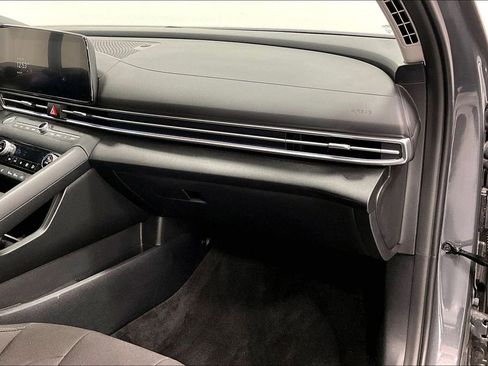 Used 2025 Hyundai Elantra SEL image 19